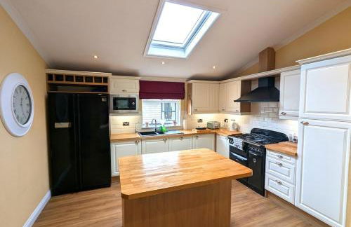 Hot Tub, Lake View, Peaceful Woodland Retreat - Photo 15