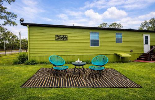 Family Country Retreat w Pool, Games & Fire Pit - Photo 22