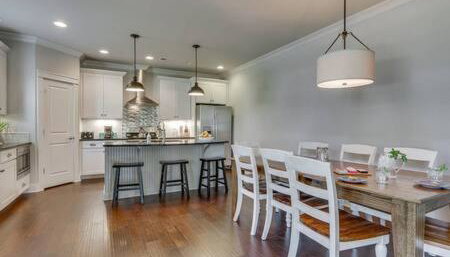 Spacious 4 King Room Belmont Home 2 Living Rooms Walk to Belmont & Vanderbilt Large Dining Table Smart TVs Parking 24 Hr Hospitality Near Music Row & The Gulch 2 miles to Broadway - Foto 4