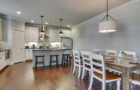 Spacious 4 King Room Belmont Home 2 Living Rooms Walk to Belmont & Vanderbilt Large Dining Table Smart TVs Parking 24 Hr Hospitality Near Music Row & The Gulch 2 miles to Broadway - Foto 4