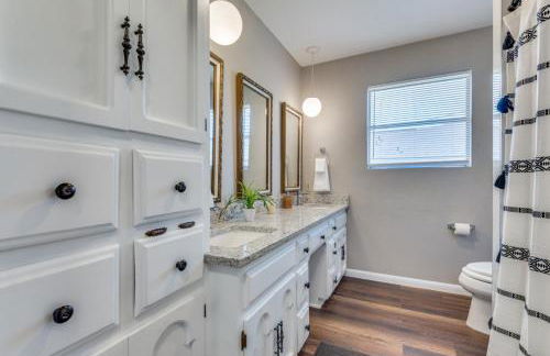 Farmhouse With Amazing Pool at Wester Hills Temple - Photo 7