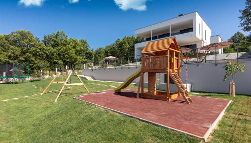 Villa Althea for 8 persons near Labin with 35 m2 heated pool, kids playground & large garden - Foto 3, Garden, Garden view