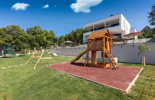 Villa Althea for 8 persons near Labin with 35 m2 heated pool, kids playground & large garden - Foto 3