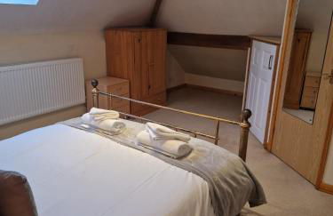 Hereford City - Goldcrest House - 4 Bedroom House With Parking, Located Very Close To City Centre & River Wye - Sleeps Up To 6 Guests - Hosted by RENTMYHOUSE - Photo 58