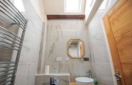 Spacious Cottage 3 Bedrooms with Free Private Parking in a Central Location - Foto 29