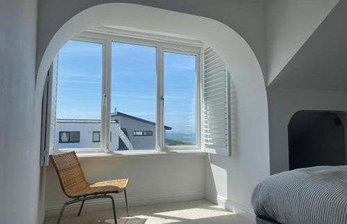 Baywatch Mawgan Porth Spacious Home sleeps 9, Games room, Parking & Garden - Foto 32