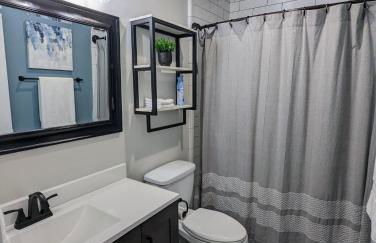 Pinetop Getaway with Sunset Deck & Fire Pit Table - Foto 17