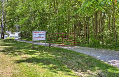 Charming Pymatuning Lake House Near Park and Beach - Photo 40