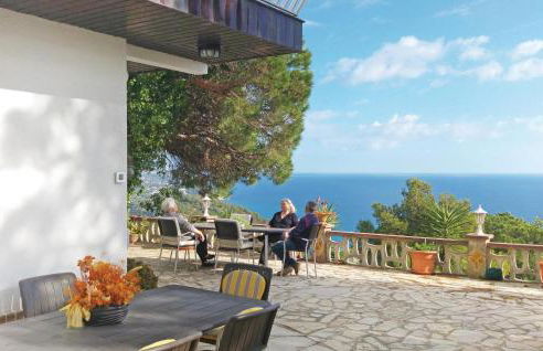 Cozy Home In Blanes With House Sea View - Photo 12
