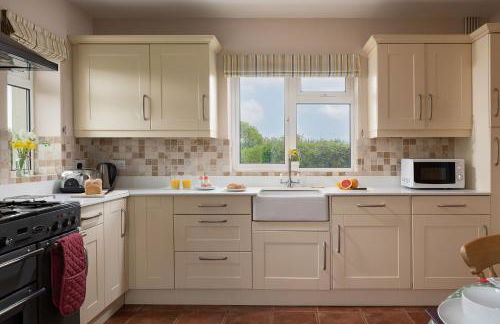 Chase Lodge, Kenilworth, Family Sized Cottage With free Wifi - Foto 2