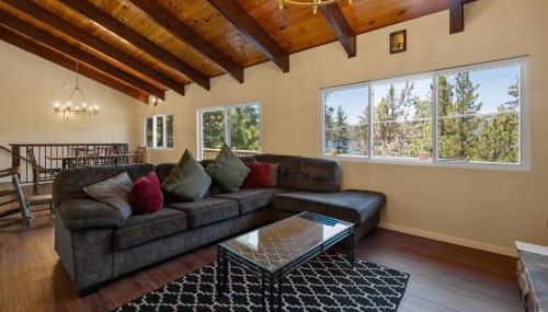 Bare Necessities - Comes with a hot tub and a pool table - Foto 2