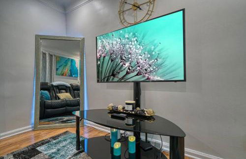 Beautiful Modern home with all year use HOT TUB, Pool table, Game room, & Propane fire pit!! - Foto 47