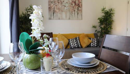 3 Bed Home for Contractors & Relocators with Parking, Garden & WiFi 5 mins walk to Town Centre & Train Station - Foto 2