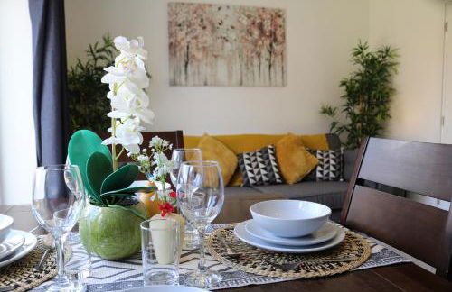 3 Bed Home for Contractors & Relocators with Parking, Garden & WiFi 5 mins walk to Town Centre & Train Station - Foto 2