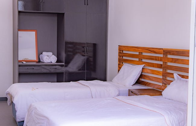 Lake Side Deluxe Villa - Photo 2