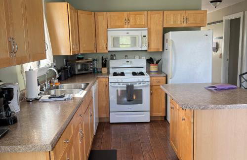 Private 2 Bedroom Lofted Garage Getaway - Foto 27