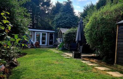 3-bedroom family home with large garden and free parking - Foto 11