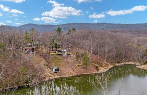 Lazy Lake 3BR Cabin w/ Mtn Views + Hot Tub +Wi-Fi - Foto 17