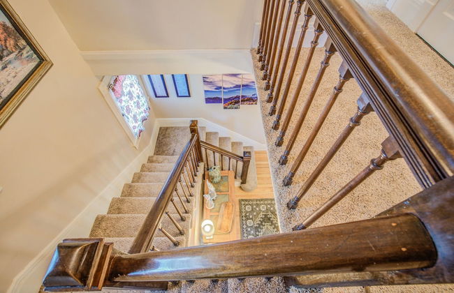 5bddowntown Victorian Charmhot Tub, Firepit - Photo 40