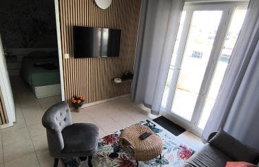 Charmant 2 pieces avec parking privé et piscine - Foto 7