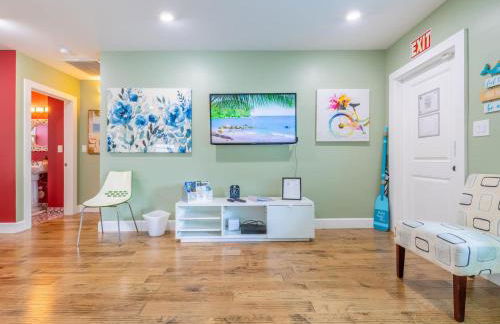 Fun Family-Friendly Poolside Escape Near Beach - Foto 35