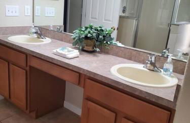 Spacious 5 bdrm 4 bth pool home, game room New Year special close to Disney, Epic Universe Spring Break Special - Foto 21