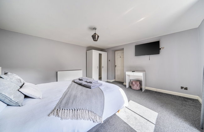 Cosy Apartment Above Village Pub - Photo 4