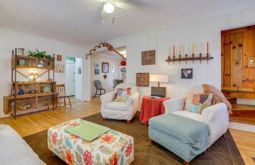 Unwind Fireside and Walk to Dtwn! Tyron Retreat - Foto 4