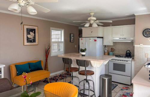 2 Mi to Atlantic Beach Coastal Retreat with Deck - Foto 8