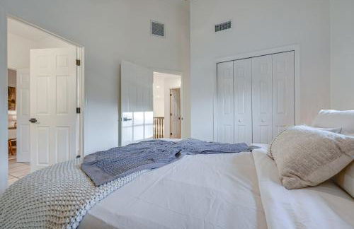 Exciting Valrico Villa with Private Pool and Game Room - Foto 21