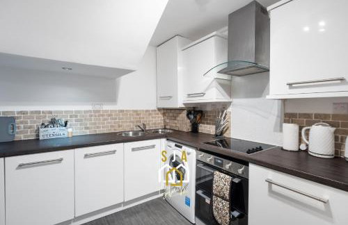 Crown Apartment - SJA Stays - Modern 2 Bed Apartment - Foto 6