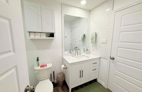 Cozy Lakeview Retreat Home - Photo 50