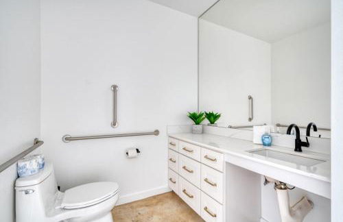 Studio Bliss Dual-Queen Stay in Vibrant Alberta - Photo 20