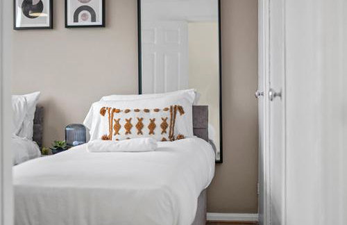 Cosy 3 Bedroom with Free Parking, Garden and Smart TV with Netflix by Yoko Property - Foto 15