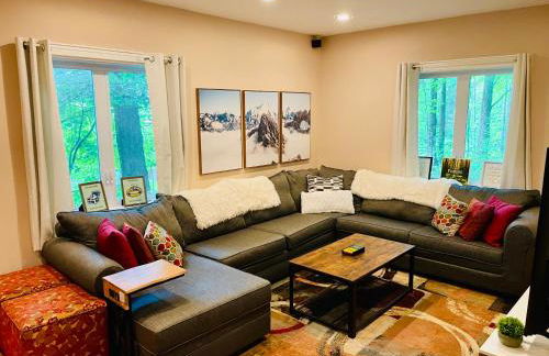 Contemporary Magic Mountain Chalet Close to Skiing, Hiking, Fun - Foto 8