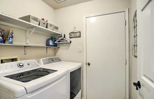 Luxe Home 30 Miles to Houston with Pool and Grill - Foto 29