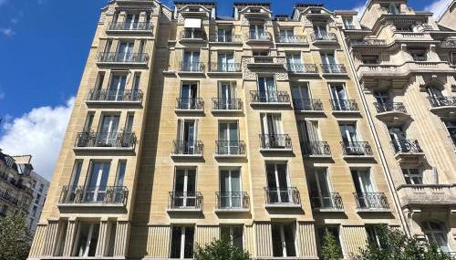 A proximité immédiate de la Tour Eiffel - Foto 2