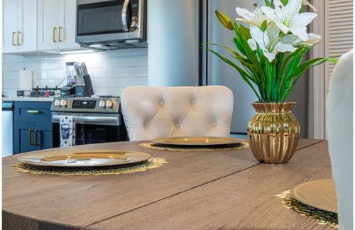 Trendy Historical Home Near Downtown Attractions - Foto 16