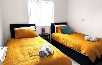 4 beds spacious Apartment, with Parking & WIFI, CHAFFORD HUNDRED, near station & shopping, long stays! - Foto 3