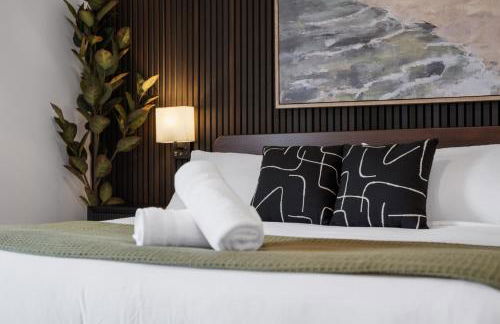 PFR Suites - Highland, 3BR 2BA Shadyside Condo, Penthouse Unit, 2 Decks, Off-Street Parking, 4th Floor Walkup - Foto 1