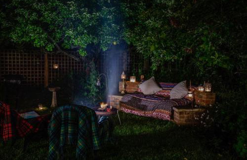 The Challoners - Photo 30