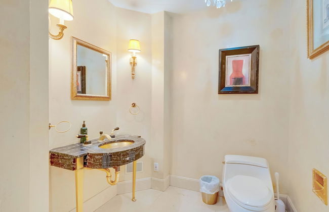 Carolwood - Modern Tuscan Villa With Rolling Lawns and Loggia in Holmby Hills - Photo 53