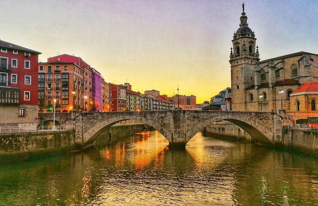 3 - Tagespaket Bilbao mit Bootsfahrt, Pintxos & Guggenheim Museum - Foto 4