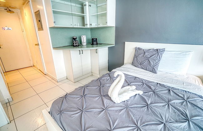 Deluxe Studios and Apartments at the Casablanca - Photo 92