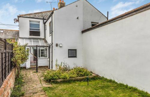 Delightful 2 Bed House a Stones Throw From Beach - Pass the Keys - Photo 26