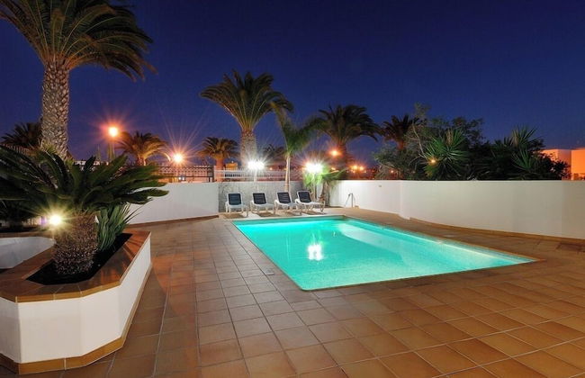 Remarkable 2-bed Apartment in Playa Blanca - Photo 9