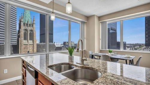 Luxury Condo w/ Lake Views! Center of Downtown - Foto 5