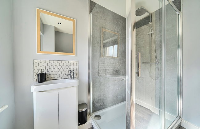 Cosy Apartment Above Village Pub - Photo 24