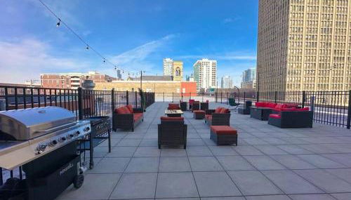 Group-Friendly 2BR with Optional Parking and Gym Access Near McCormick Place and Soldier Field - Foto 3