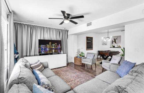 Spacious 5 Bedroom Heated Pool and Hot Tub, 12 minutes to the Beach - Foto 21